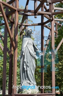 Statue Of The Virgin Mary At Wilanow Palace In Warsaw Stock Photo