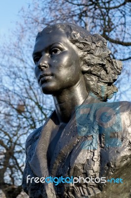 Statue Of Violette Szabo In London Stock Photo