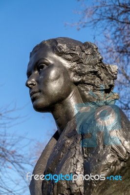 Statue Of Violette Szabo In London Stock Photo