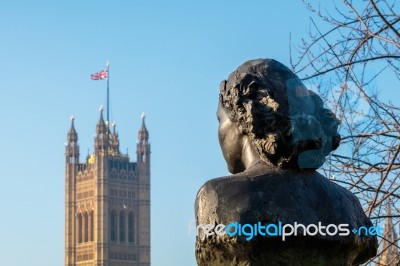 Statue Of Violette Szabo In London Stock Photo