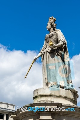 Statue Outside St Paul's Cathedral Stock Photo