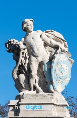 Statue Representing South Africa Outside Buckingham Palace In Lo… Stock Photo