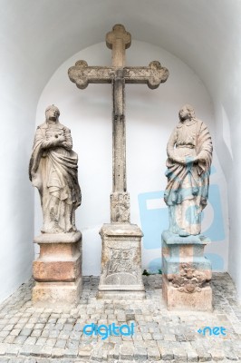 Statues Outside St Vitus Cathedral In Krumlov Stock Photo