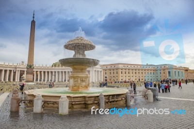 St.peter Vatican Rome Italy - November 8 : Tourist Taking A Photo In Front Of St,peter Basilica Church On November 8 , 2016 In Rome Italy Stock Photo