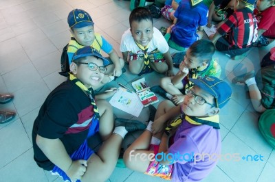 Student 9-10 Years Old, Scouts Work Together, Scout Camp In Bangkok Thailand Stock Photo