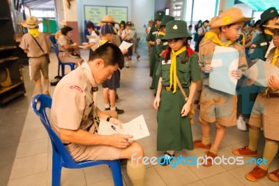 Student 9-10 Years Old, Scouts Work Together, Scout Camp In Pieamsuwan School Bangkok Thailand Stock Photo