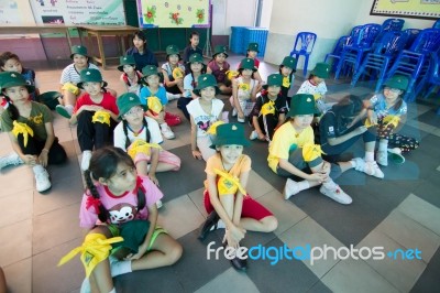 Student 9-10 Years Old, Scouts Work Together, Scout Camp In Pieamsuwan School Bangkok Thailand Stock Photo