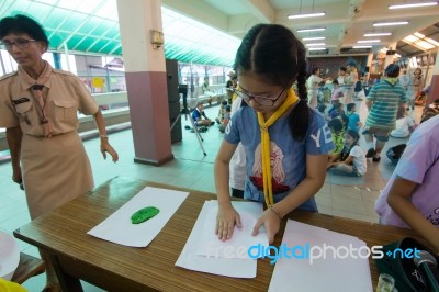 Student 9-10 Years Old, Scouts Work Together, Scout Camp In Pieamsuwan School Bangkok Thailand Stock Photo