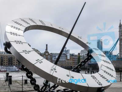 Sun Dial Near Tower Bridge In London Stock Photo