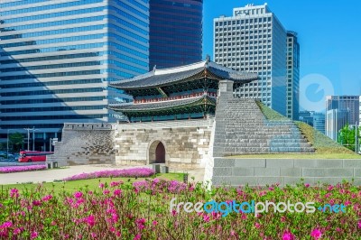 Sungnyemun Gate (namdaemun Market) In Seoul, South Korea Stock Photo