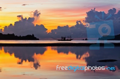 Sunrise At Hat Sai Ri Beach In Chumphon Stock Photo