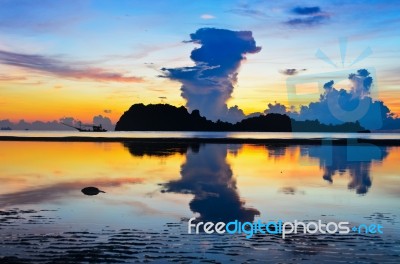 Sunrise At Hat Sai Ri Beach In Chumphon Stock Photo