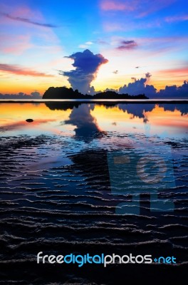 Sunrise At Hat Sai Ri Beach In Chumphon Stock Photo