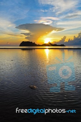 Sunrise At Hat Sai Ri Beach In Chumphon Stock Photo