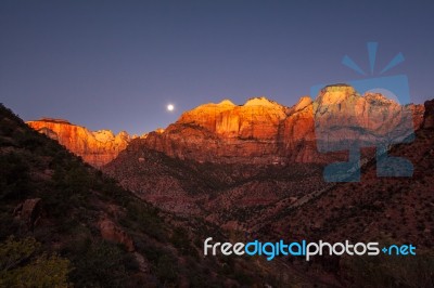 Sunrise At The Towers Of The Virgin And The West Temple Stock Photo