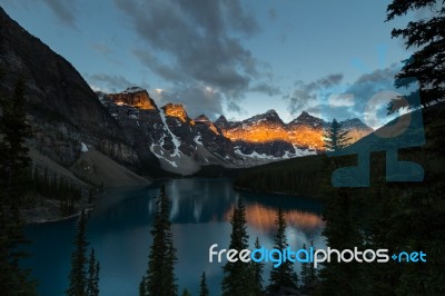 Sunrise At Valley Of The Ten Peaks Stock Photo