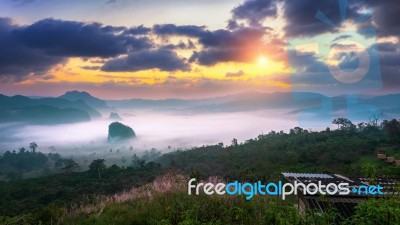 Sunrise On The Morning Mist At Phu Lang Ka, Phayao In Thailand Stock Photo