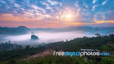 Sunrise On The Morning Mist At Phu Lang Ka, Phayao In Thailand Stock Photo