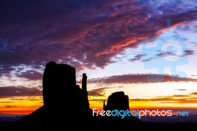 Sunrise Over The Mittens In Monument Valley Utah Stock Photo