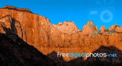 Sunrise Over The West Temple And Altar Of Sacrifice Stock Photo