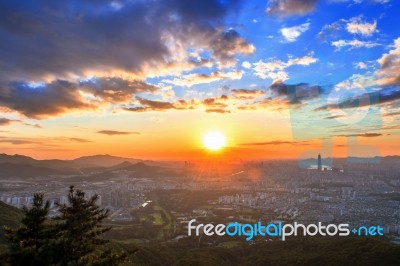 Sunset On Seoul, The Best View Of South Korea With Lotte World M… Stock Photo