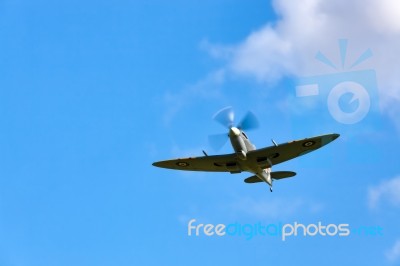 Supermarine Spitfire Flying At The Goodwood Revival Stock Photo