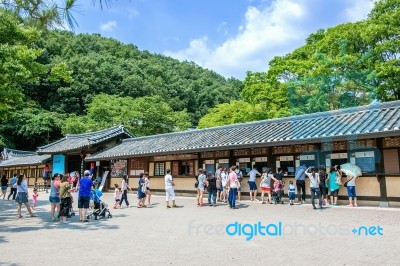 Suwon, South Korea - July 5: Korean Folk Village,traditional Korean Style Architecture And Tourists In Korean Folk Village On July 5, 2015 In Suwon, South Korea Stock Photo