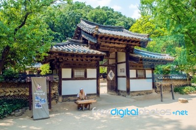 Suwon, South Korea - July 5: Korean Folk Village,traditional Korean Style Architecture And Tourists In Korean Folk Village On July 5, 2015 In Suwon, South Korea Stock Photo