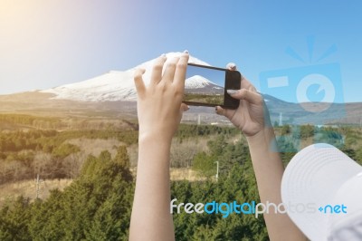 Taking A Picture Of Mount Fuji With A Smart Phone Stock Photo