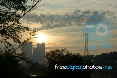 Tall Buildings, Rivers, And Sun. A Captivating Composition For A Moment In The Morning Stock Photo