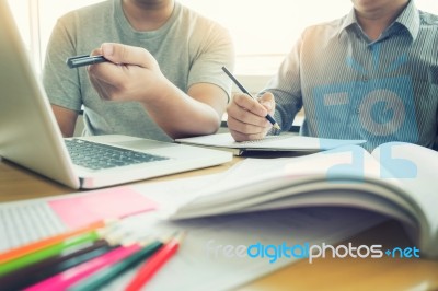 Teaching Helping Technology Concept. Woman Young Teacher Or Tuto… Stock Photo