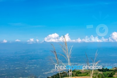 The Beauty Of The Sky When Light Hits The Clouds And Mountain Stock Photo