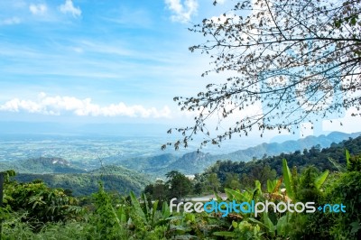 The Beauty Of The Sky When Light Hits The Clouds And Mountain Stock Photo