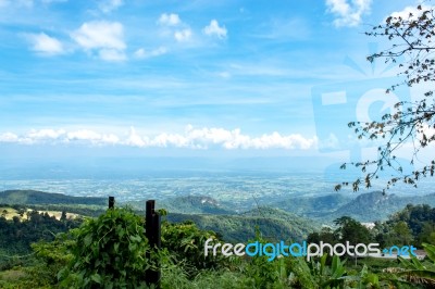 The Beauty Of The Sky When Light Hits The Clouds And Mountain Stock Photo