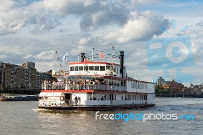 The Dixie Queen Cruising Along The River Thames Stock Photo