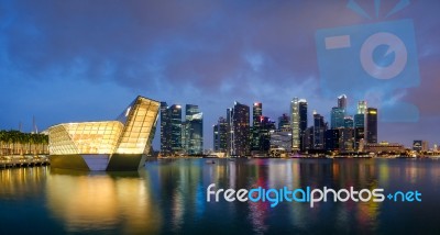 The Futuristic Building Of Louis Vuitton Shop In Marina Bay, Sin… Stock Photo