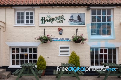 The Harbour Inn Showing The Flood Level 1953 In Southwold Stock Photo