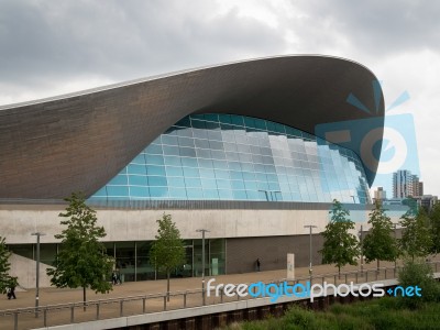 The London Aquatics Centre Building In Queen Elizabeth Olympic P… Stock Photo