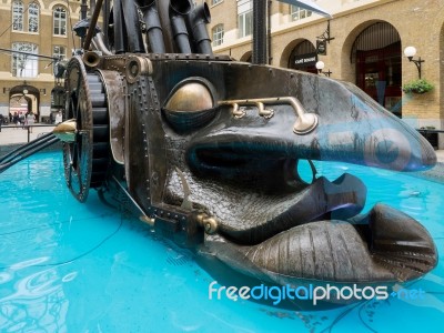 The Navigators By Sculptor David Kemp At Hays Galleria In London… Stock Photo