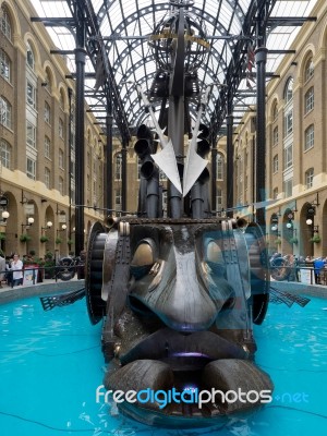 The Navigators By Sculptor David Kemp At Hays Galleria In London… Stock Photo