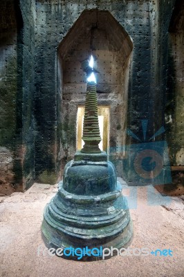 The Pagoda Sacred Stone In The Centre Of Preah Khan Temple, Angkor Wat, Cambodia Stock Photo