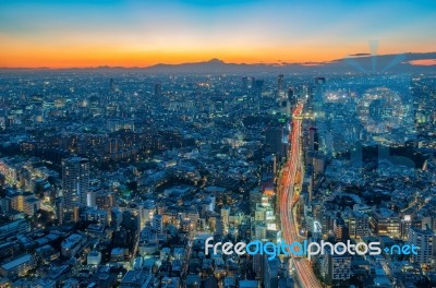 The Sun Sets Over The Cityscape Of Tokyo Stock Photo