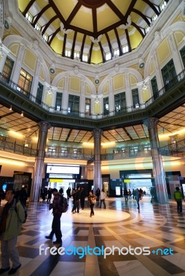 Tokyo - Nov 26: Japanese Peoples In Tokyo Station On November 26… Stock Photo