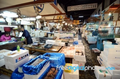 Tokyo - Nov 26: Seafood Vendors At The Tsukiji Wholesale Seafood… Stock Photo