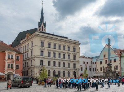 Tourists Sightseeing In Cesky Krumlov In The Czech Republic Stock Photo