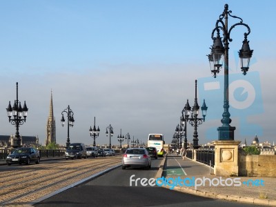 Traffic Passing Over The River Garonne In Bordeaux Stock Photo