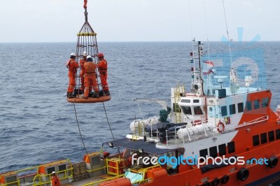 Transfer Crews By Personal Basket From The Platform To Crews Boat Stock Photo