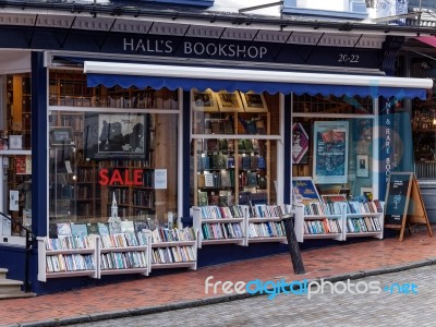 Tunbridge Wells, Kent/uk - January 5 : Hall's Bookshop In Royal Stock Photo