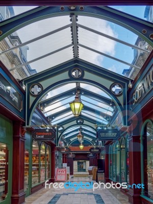 Tunbridge Wells, Kent/uk - January 5 : The Great Hall Arcade In Stock Photo