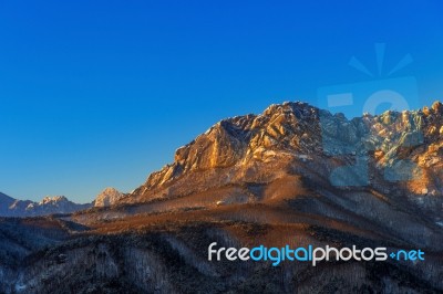 Ulsan Bawi Rock In Seoraksan Mountains In Winter, South Korea Stock Photo